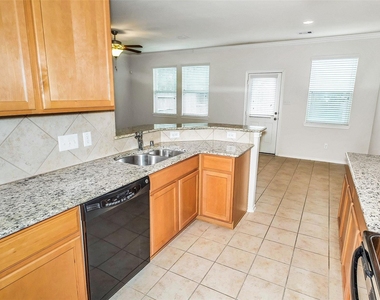 6475 Calgary Woods Lane - Photo Thumbnail 8