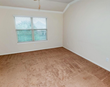 6475 Calgary Woods Lane - Photo Thumbnail 15