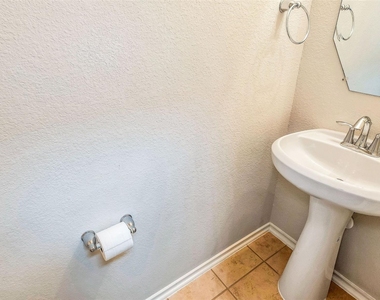 6475 Calgary Woods Lane - Photo Thumbnail 9