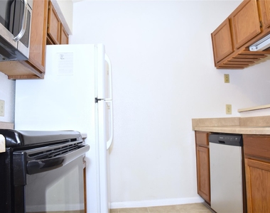 2121 El Paseo Street - Photo Thumbnail 12