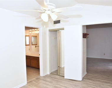 2121 El Paseo Street - Photo Thumbnail 17