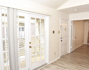 2121 El Paseo Street - Photo Thumbnail 3