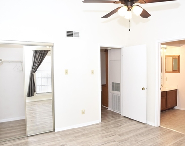 2121 El Paseo Street - Photo Thumbnail 23