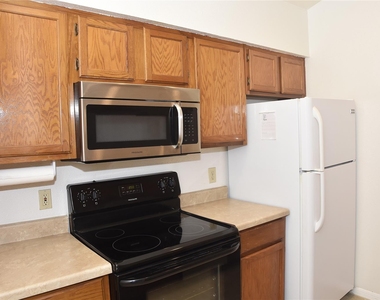 2121 El Paseo Street - Photo Thumbnail 11