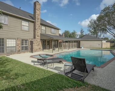 2108 Lakeway Drive - Photo Thumbnail 4