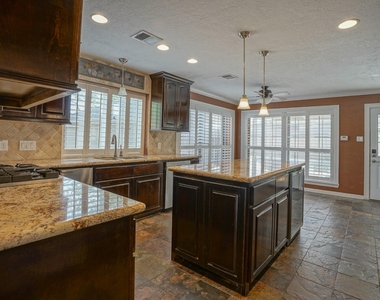 2108 Lakeway Drive - Photo Thumbnail 19