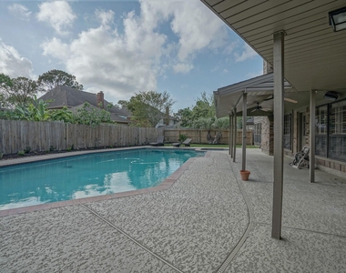 2108 Lakeway Drive - Photo Thumbnail 8