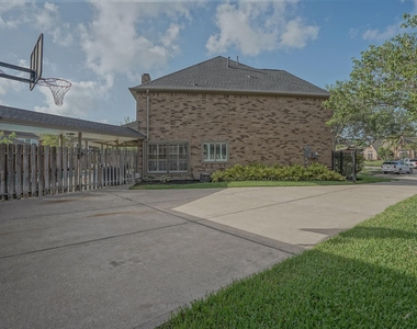 2108 Lakeway Drive - Photo Thumbnail 2