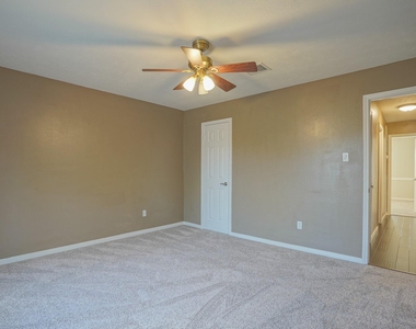 2108 Lakeway Drive - Photo Thumbnail 41