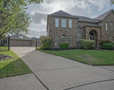 2108 Lakeway Drive - Photo Thumbnail 1