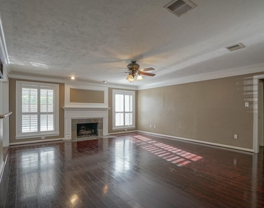 2108 Lakeway Drive - Photo Thumbnail 26