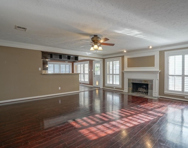 2108 Lakeway Drive - Photo Thumbnail 27
