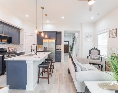 890 Lucky Street - Photo Thumbnail 8