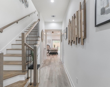 890 Lucky Street - Photo Thumbnail 4