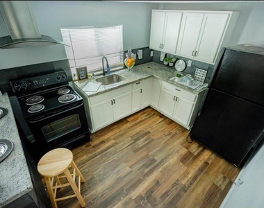411 Harris Avenue - Photo Thumbnail 4