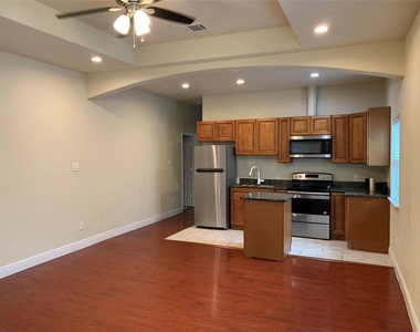 2614 Delano Street N - Photo Thumbnail 1
