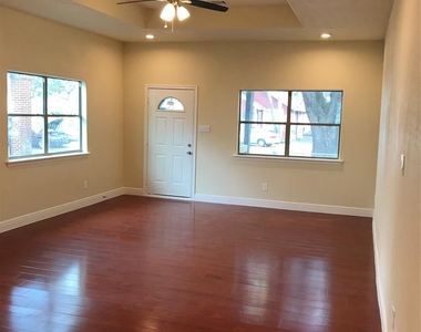 2614 Delano Street N - Photo Thumbnail 3