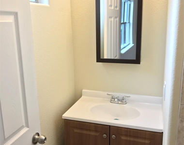2614 Delano Street N - Photo Thumbnail 9