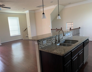 3021 Kisling Street - Photo Thumbnail 7
