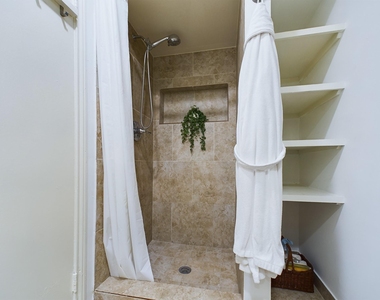 5627 Winsome Lane - Photo Thumbnail 11