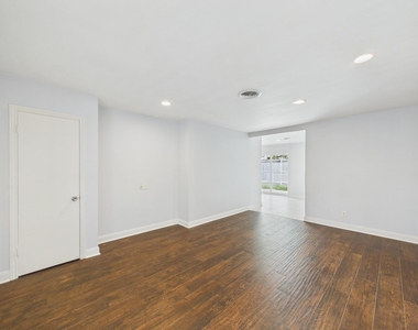 5627 Winsome Lane - Photo Thumbnail 3
