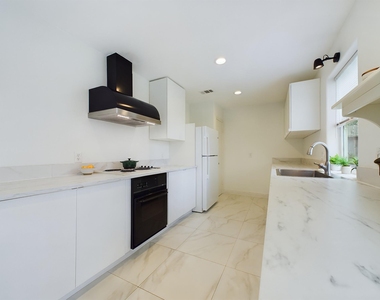 5627 Winsome Lane - Photo Thumbnail 8