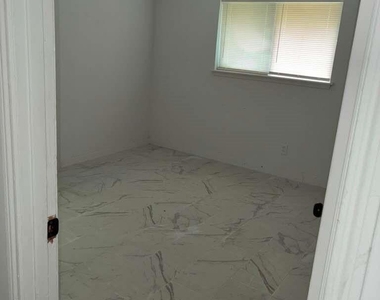 1918 Hampton Street - Photo Thumbnail 22