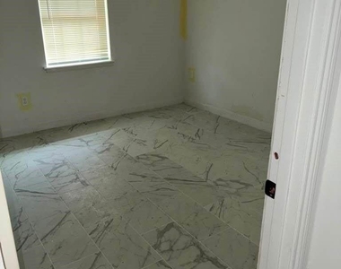 1918 Hampton Street - Photo Thumbnail 21
