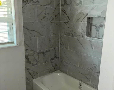 1918 Hampton Street - Photo Thumbnail 20