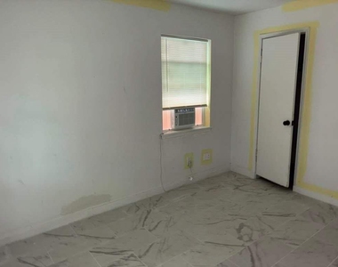 1918 Hampton Street - Photo Thumbnail 23