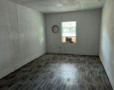 1918 Hampton Street - Photo Thumbnail 16