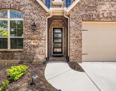 6722 Waxbill Road - Photo Thumbnail 5