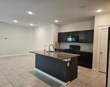 2833 Bretton Woods Drive - Photo Thumbnail 8