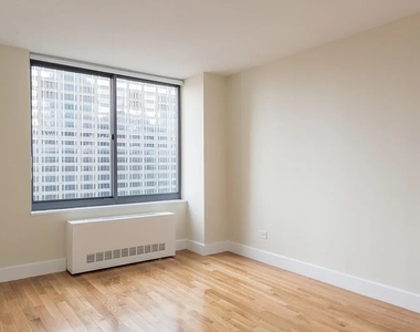 West 48th Street - Photo Thumbnail 3