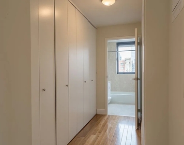 West 48th Street - Photo Thumbnail 7
