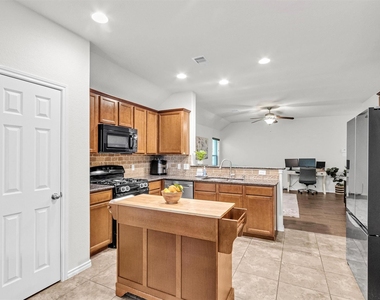 1700 Fall Forest Court - Photo Thumbnail 15