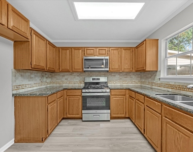 4241 Mountain Peak Way - Photo Thumbnail 10