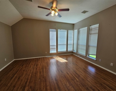4434 Grove Park Drive - Photo Thumbnail 12