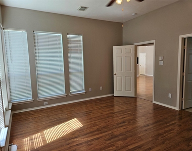 4434 Grove Park Drive - Photo Thumbnail 17