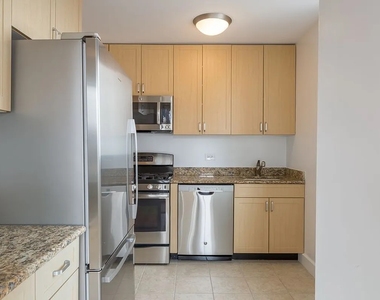 West 48th Street - Photo Thumbnail 9