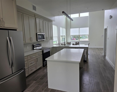 12255 Trail Hollow Drive - Photo Thumbnail 4