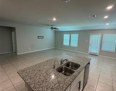 3115 Tanner Dell Court - Photo Thumbnail 4