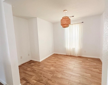 2918 Beacon Grove Street - Photo Thumbnail 9