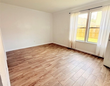 2918 Beacon Grove Street - Photo Thumbnail 5