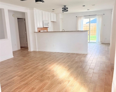 2918 Beacon Grove Street - Photo Thumbnail 11