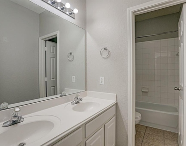 2626 N Canyon Falls Dr Drive N - Photo Thumbnail 13