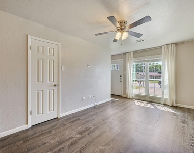 3345 Lodgepole Circle - Photo Thumbnail 5