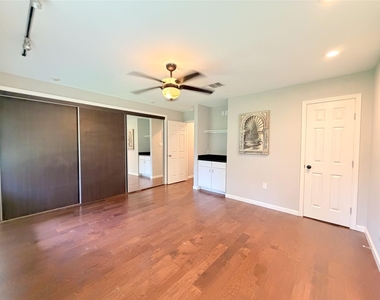 5019 Yarwell Drive - Photo Thumbnail 20