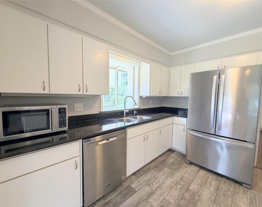 5019 Yarwell Drive - Photo Thumbnail 16