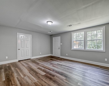 5606 Elm Springs Drive - Photo Thumbnail 7